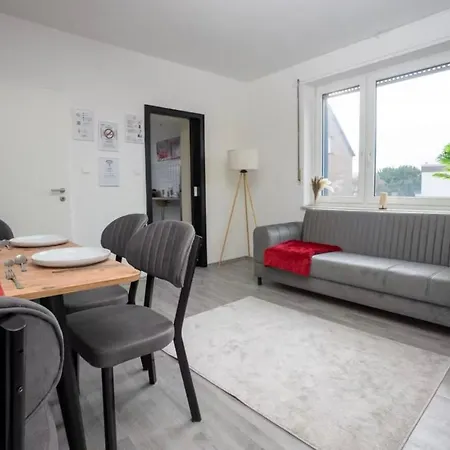 Livemore24 - 3 In 24-7 Check-in *