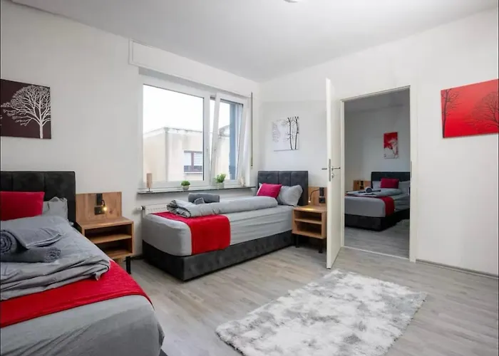 Livemore24 - 3 In West 24-7 Check-in *